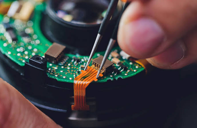 Why Choosing a Rigid Flex Printed Circuit Board Manufacturer Matters for Advanced PCB Manufacturing Services