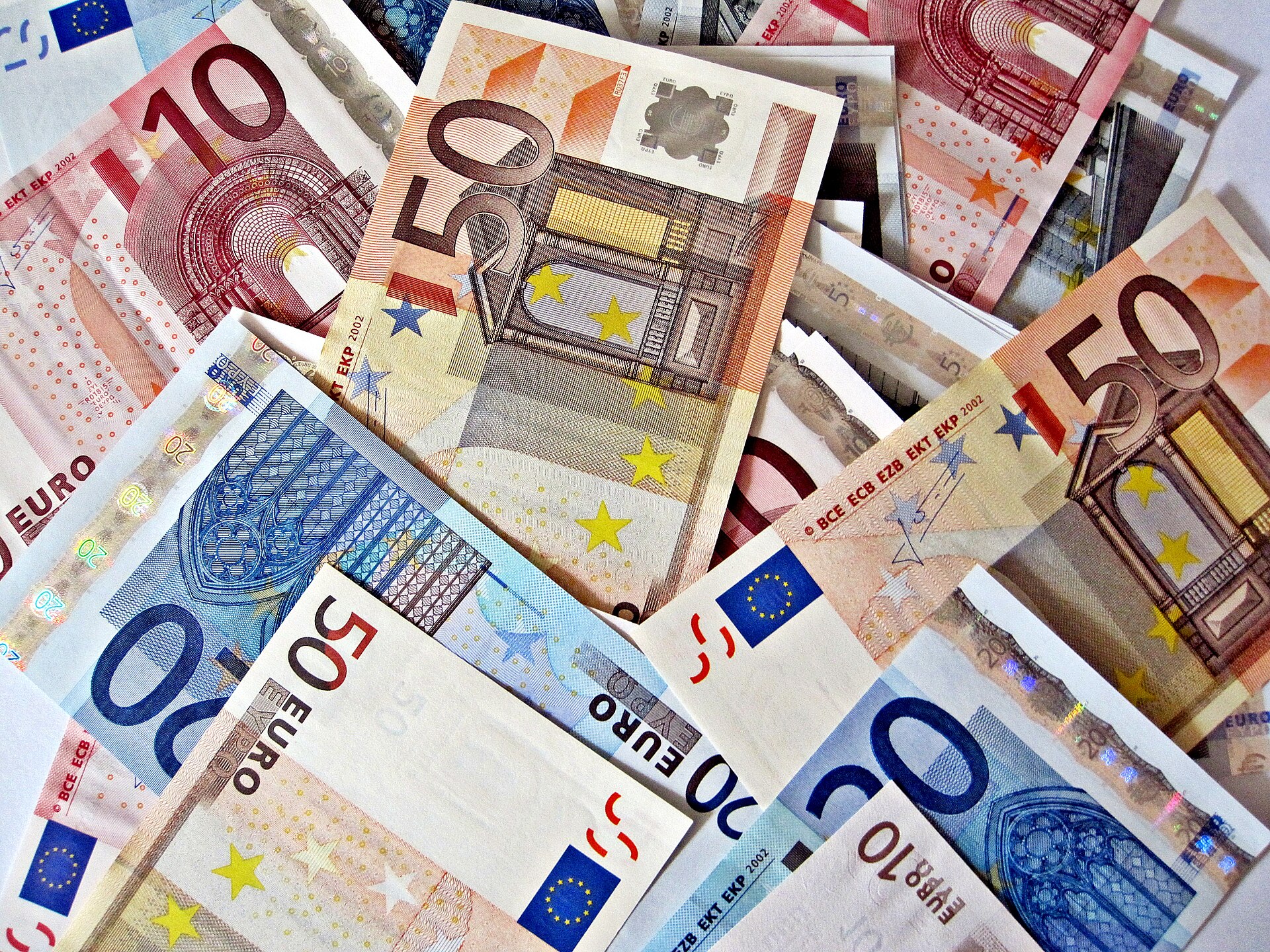 The Digital Euro: Europe’s Answer to the Future of Cash Euro banknotes, whose digital successor is now being designed