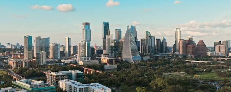 Boutique Commercial Real Estate Firms vs. National Brokerages: Which One Actually Gets You a Better Deal?
